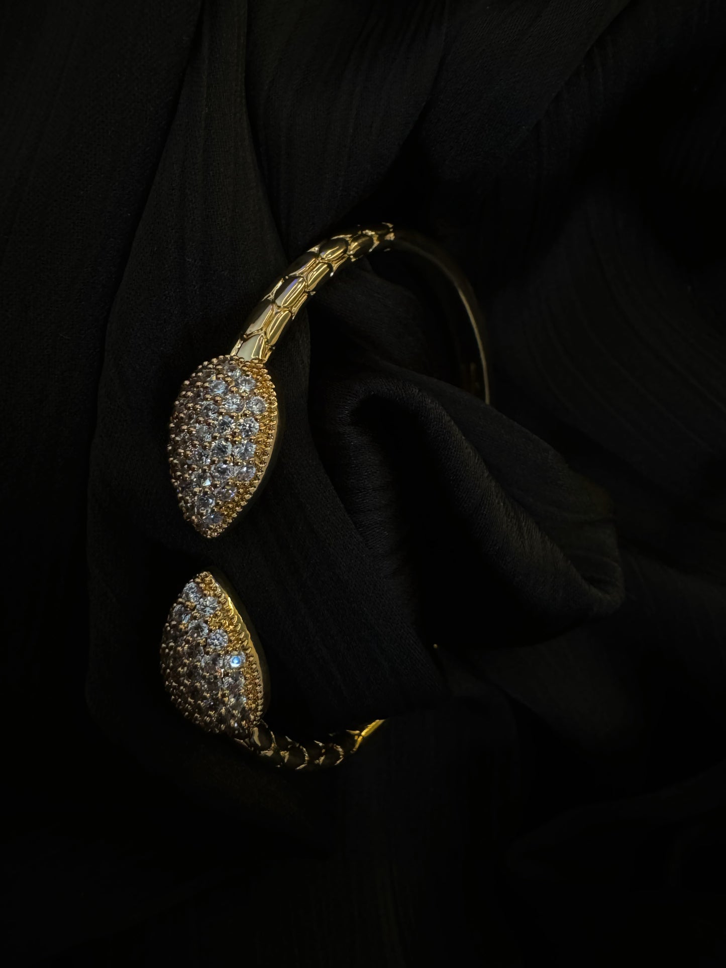 Elegant Sparkle & Long-Lasting Shine