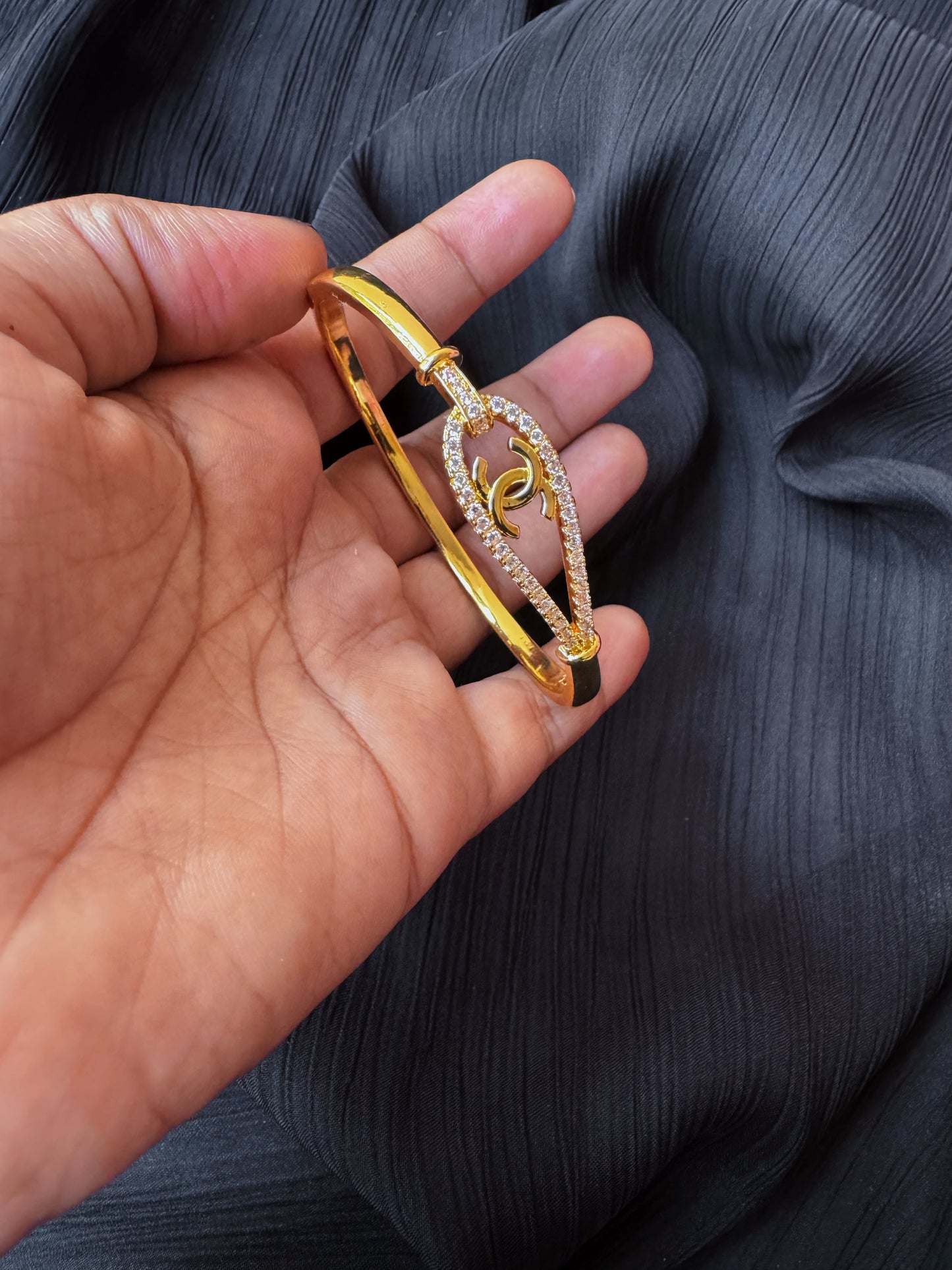 Elegant Anti-Tarnish Gold Bracelet – Minimal Luxury Daily Wear