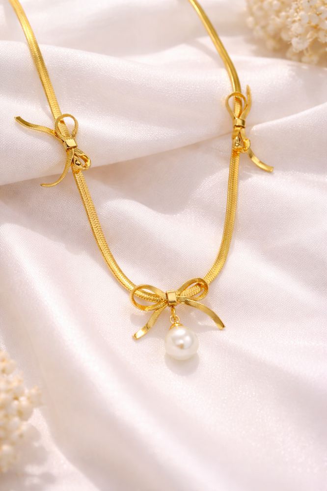 Anti Tarnish Bow Pearl Necklace – 18K Gold Tone