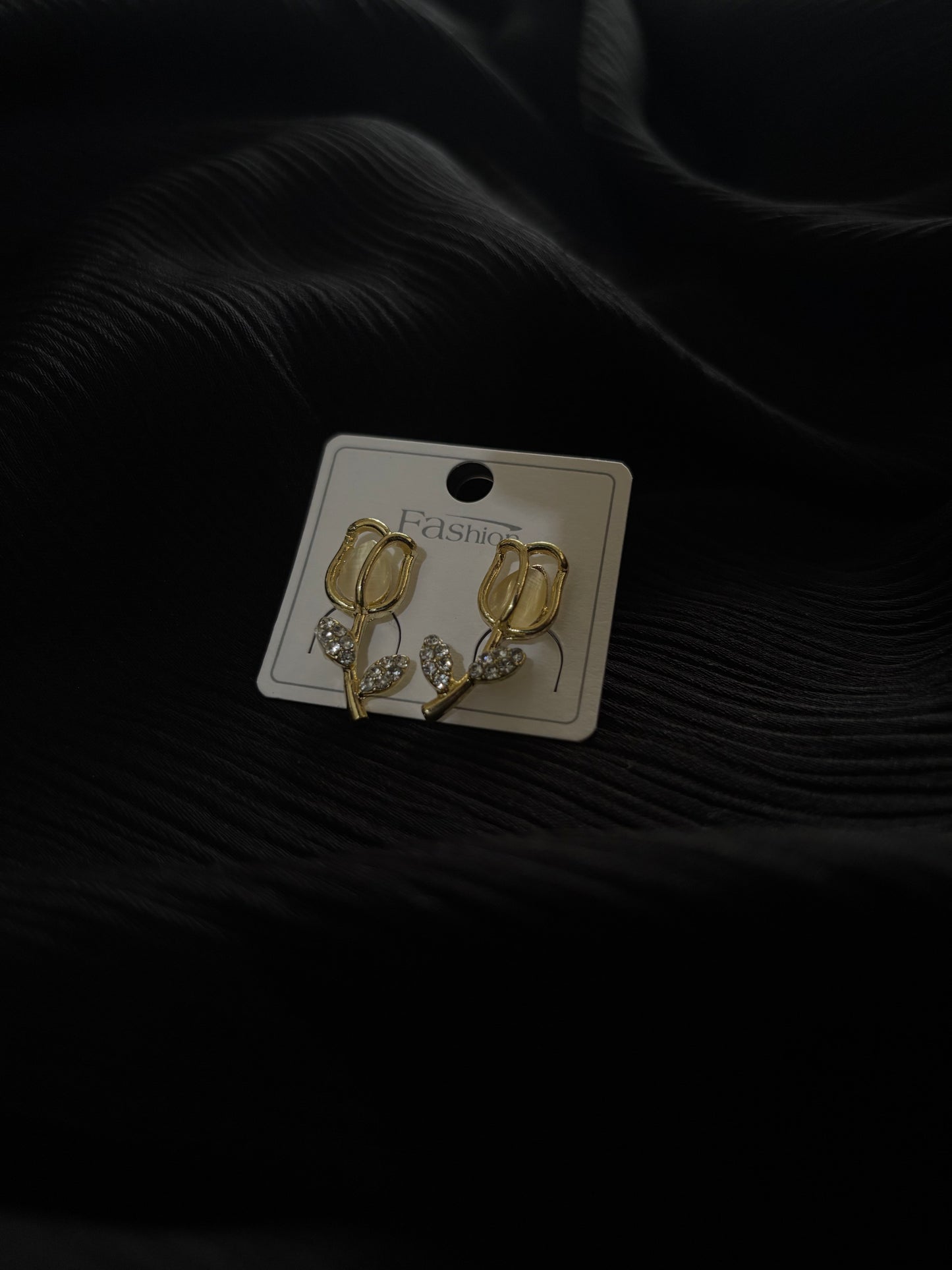 Elegant Gold Tulip Flower Earrings with Crystal Leaves – Korean Style Floral Earrings for Women