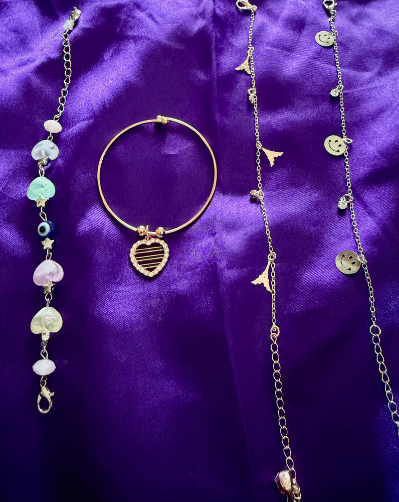 Minimal Charm Bracelet Combo (4) for Women – Heart, Smiley & Beaded Cute Bracelet