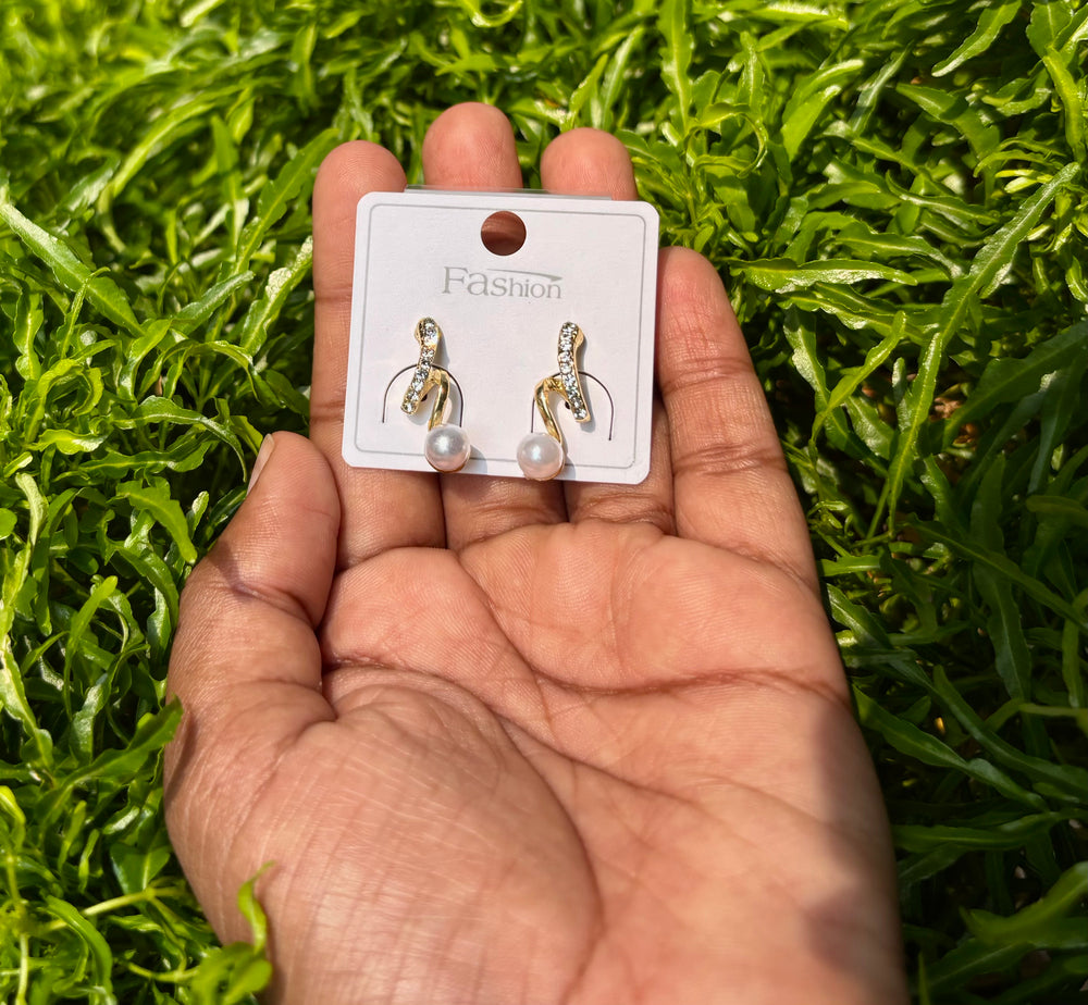 Korean Pearl Curve Crystal Earrings – Elegant Gold Minimal Korean Style Drop Earrings for Women
