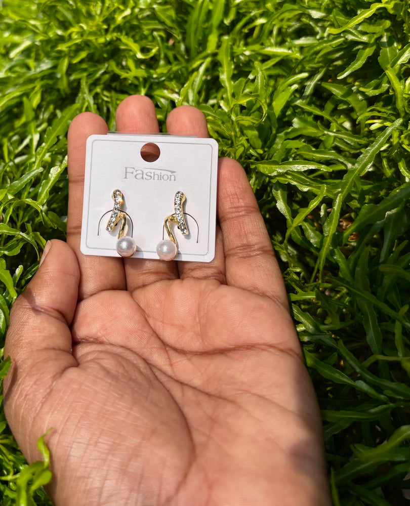 Korean Pearl Curve Crystal Earrings – Elegant Gold Minimal Korean Style Drop Earrings for Women