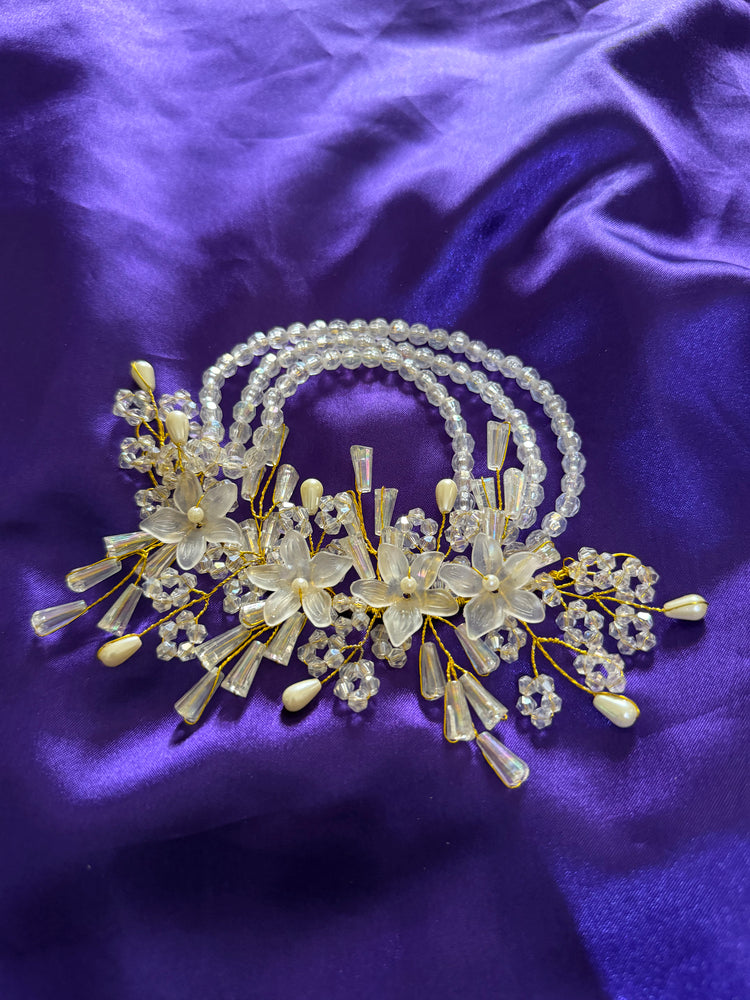 Floral Crystal & Pearl Hair Accessory – Elegant Bridal Hair Band for Weddings & Parties