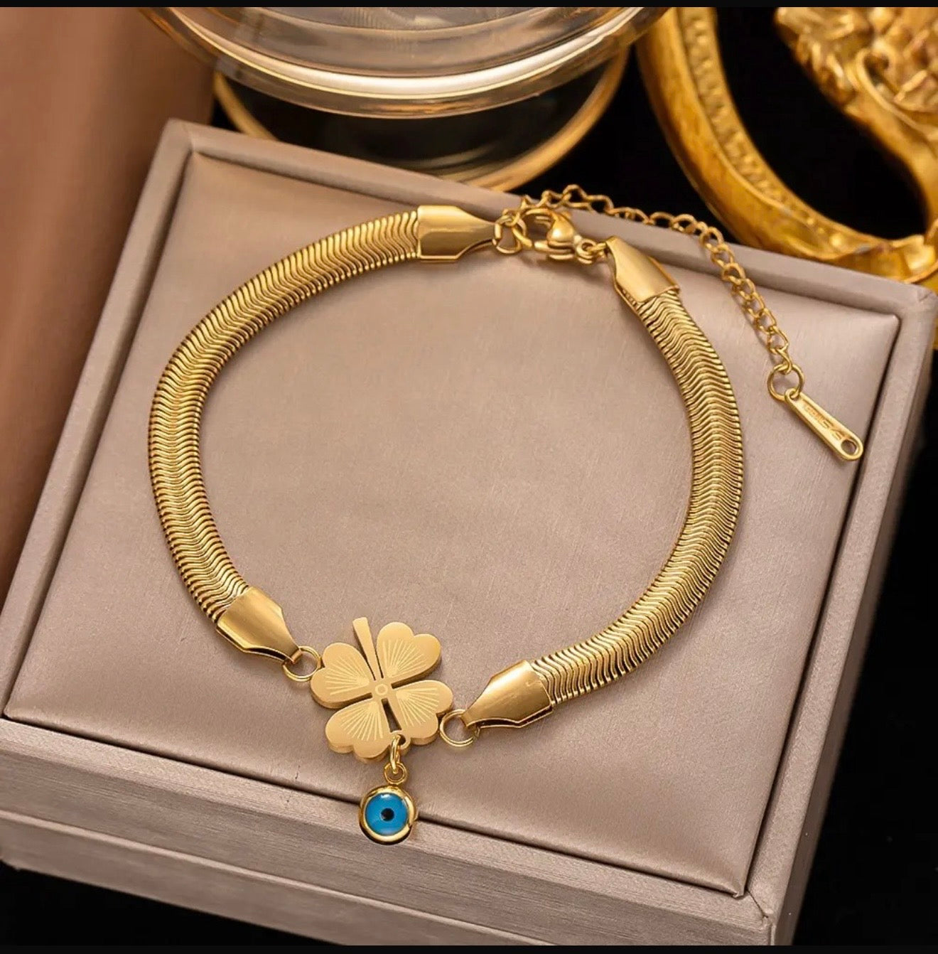 Anti Tarnish Clover Charm Snake Chain Bracelet – Gold Tone