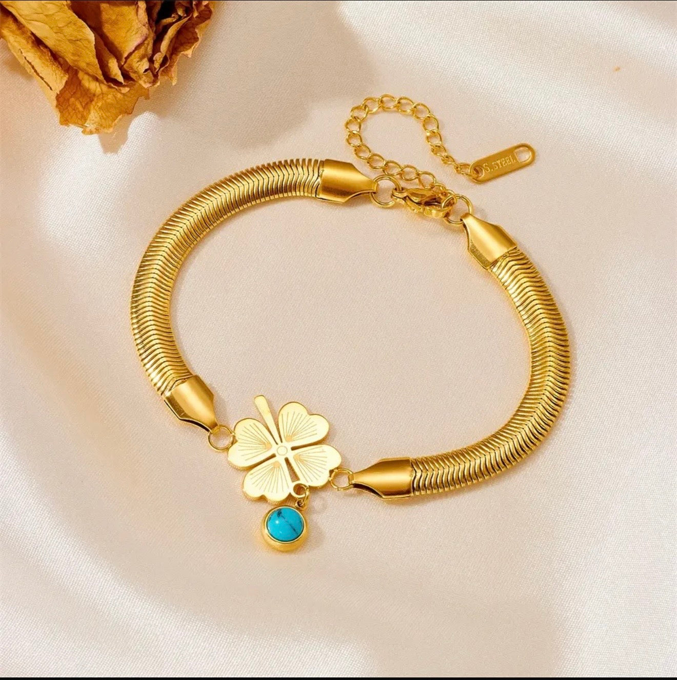 Anti Tarnish Clover Charm Snake Chain Bracelet – Gold Tone