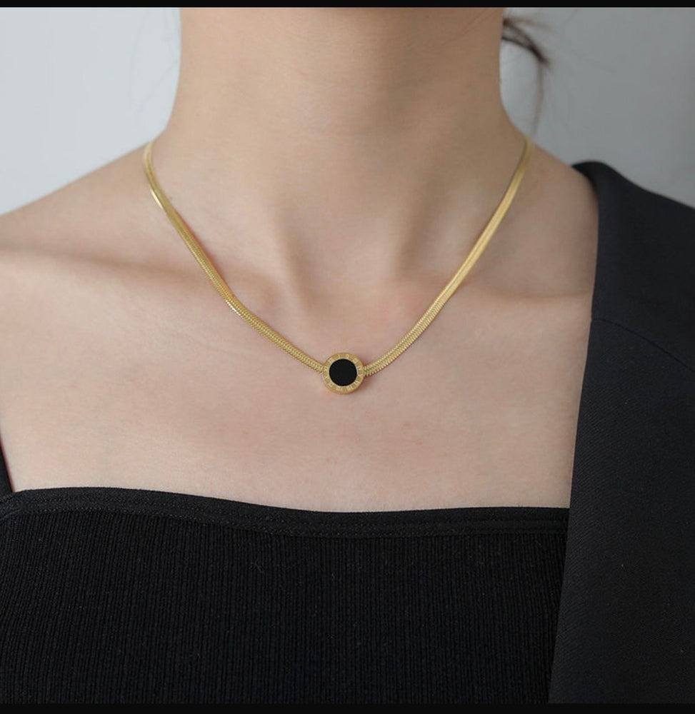 Anti Tarnish Snake Chain Necklace with Black Pendant – 18K Gold Tone