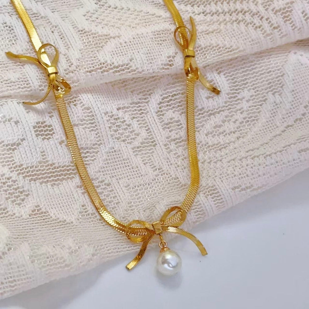 Anti Tarnish Bow Pearl Necklace – 18K Gold Tone