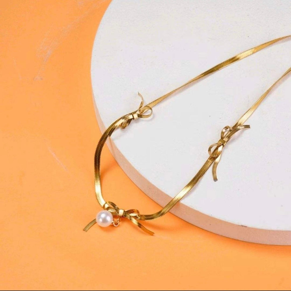 Anti Tarnish Bow Pearl Necklace – 18K Gold Tone