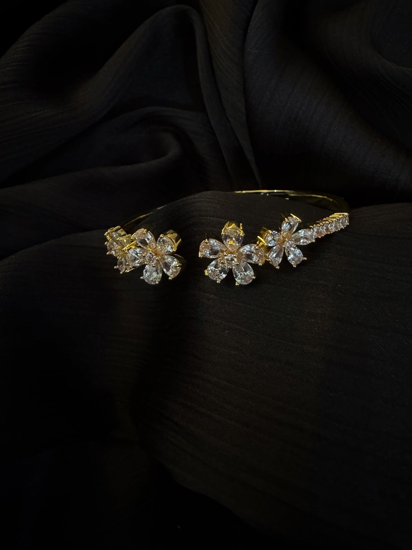 Floral bracelet with white stone