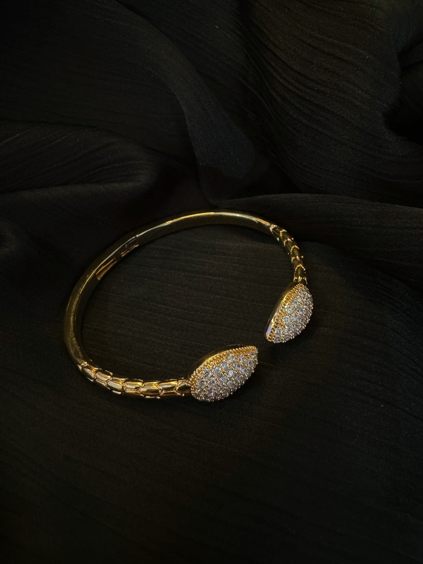 Elegant Sparkle & Long-Lasting Shine