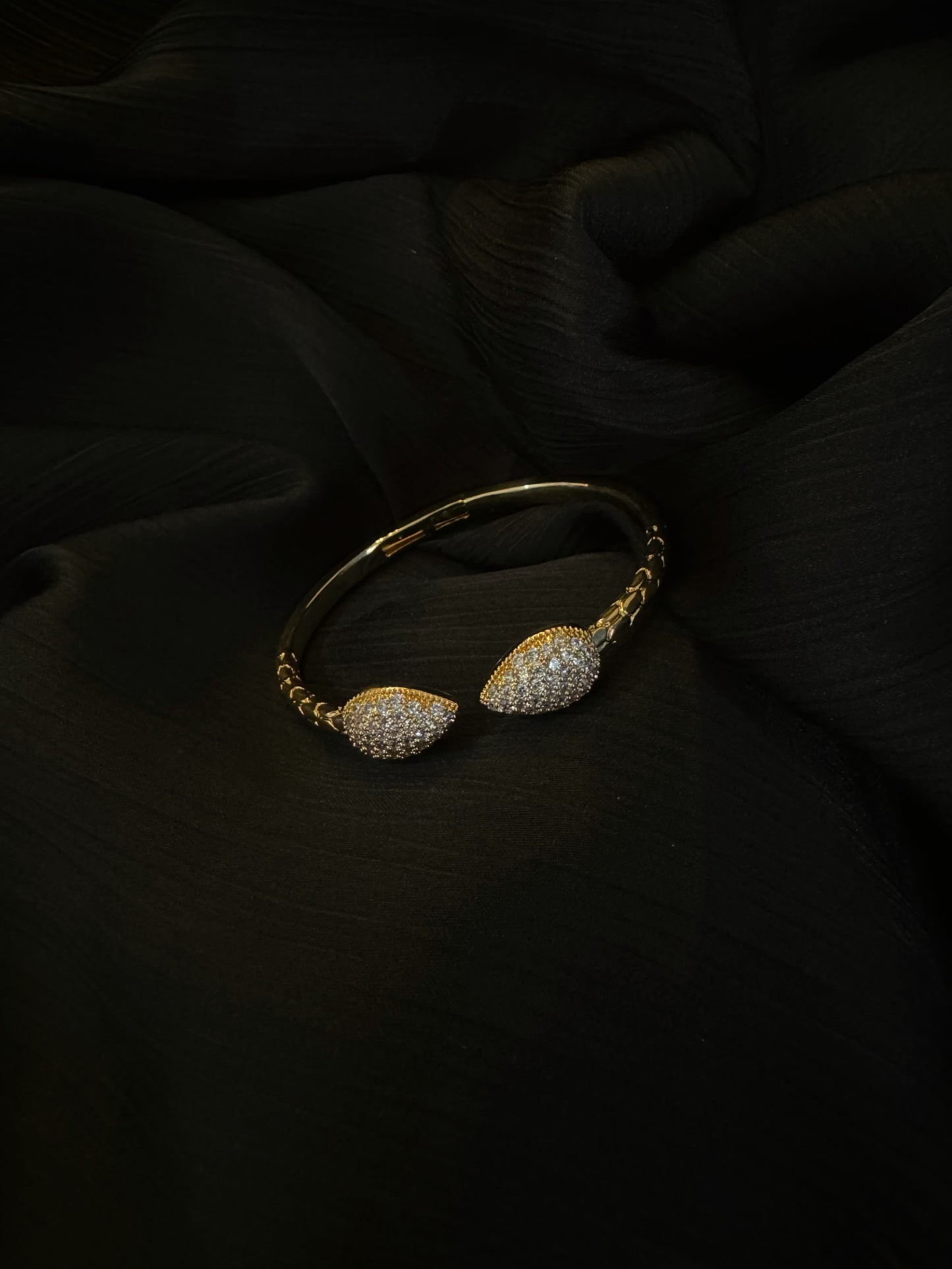 Elegant Sparkle & Long-Lasting Shine