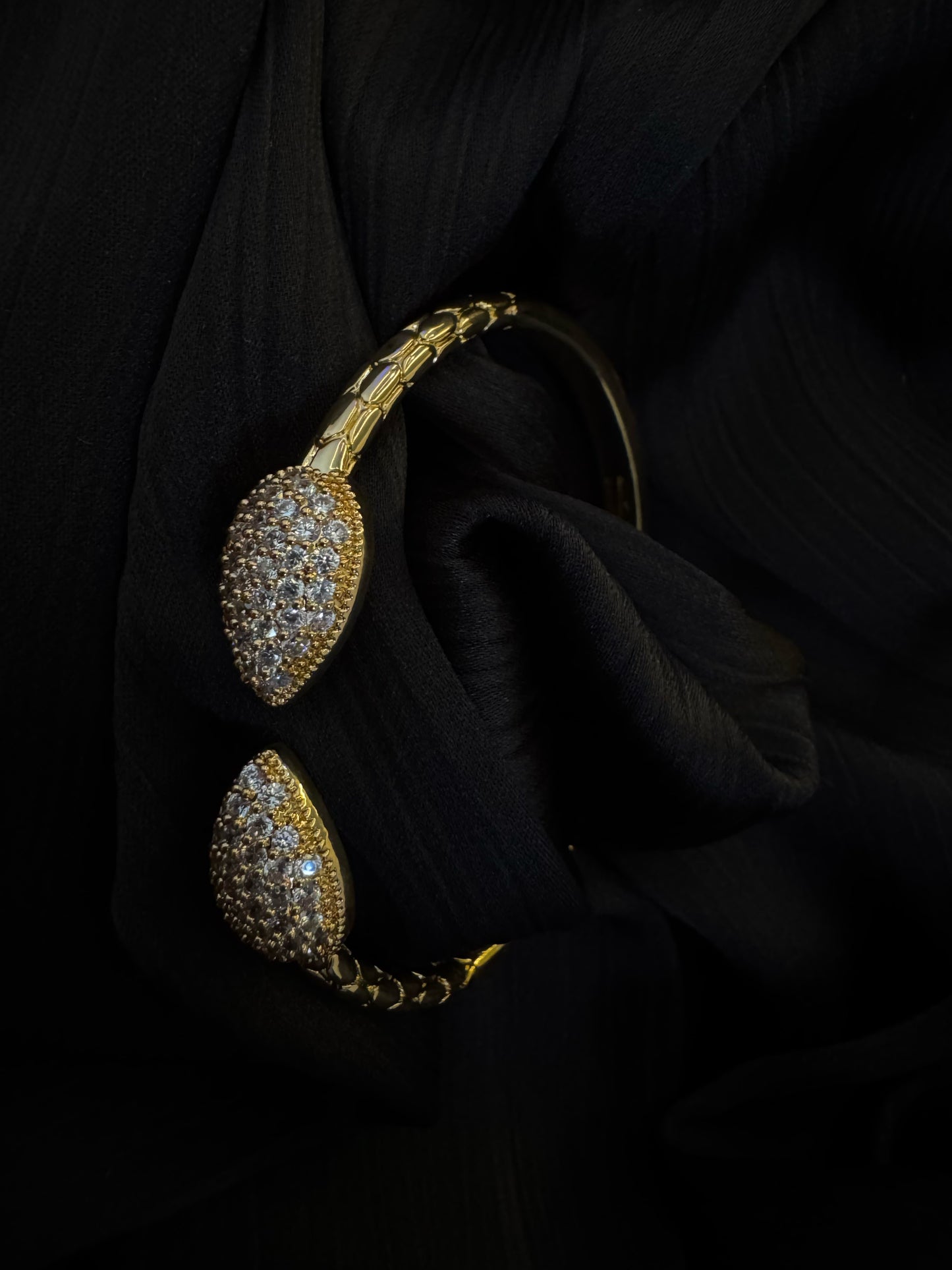 Elegant Sparkle & Long-Lasting Shine