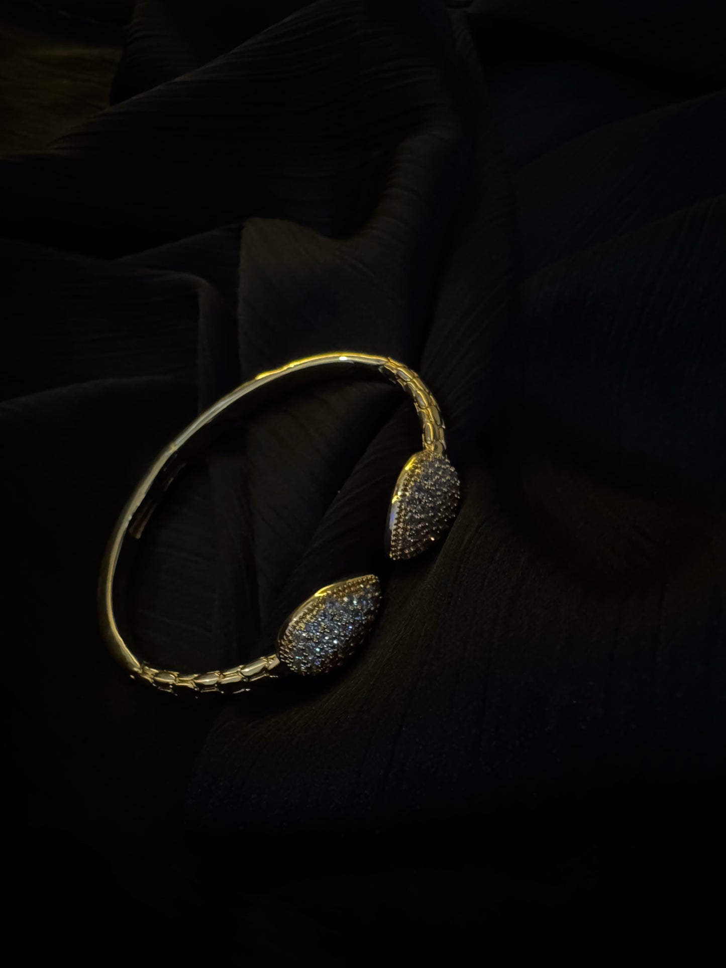 Elegant Sparkle & Long-Lasting Shine