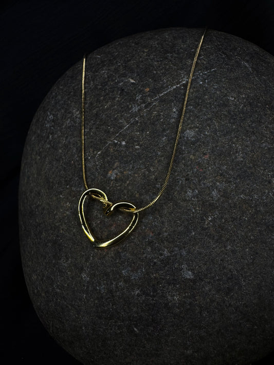 Minimalist Anti Tarnish Gold Heart Pendant Necklace – Elegant Everyday Jewellery for Women