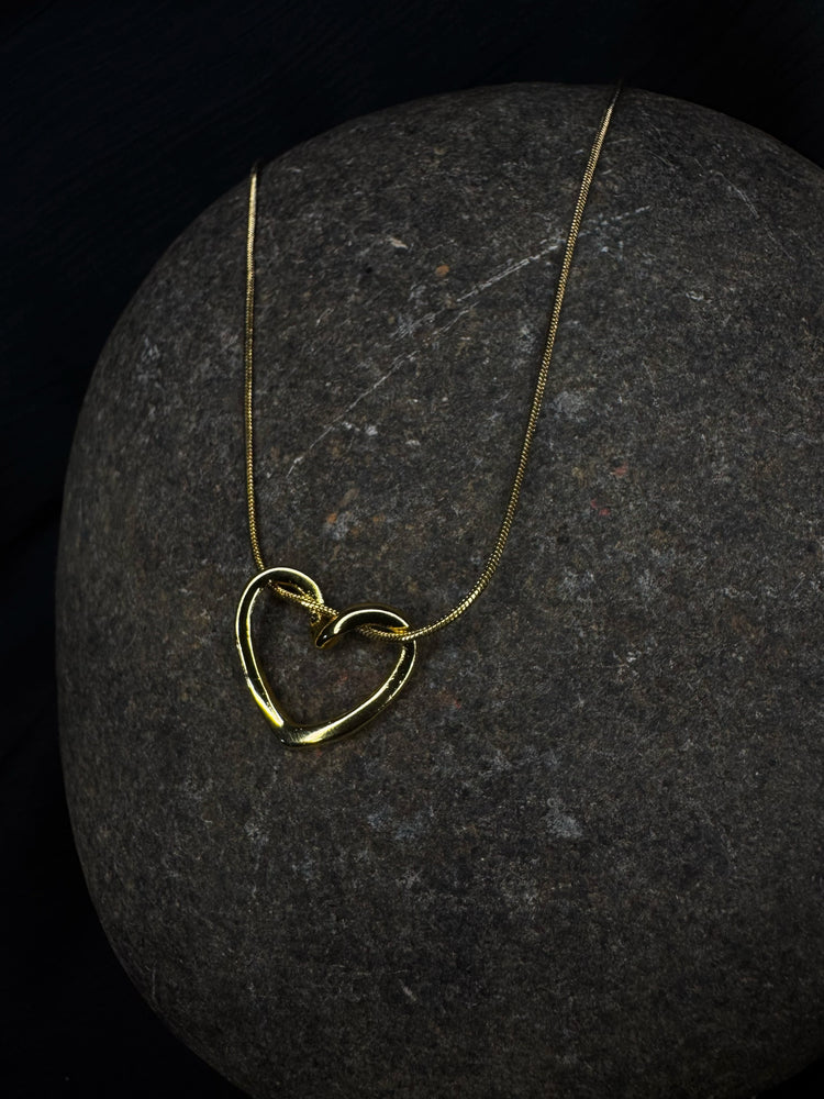 Minimalist Anti Tarnish Gold Heart Pendant Necklace – Elegant Everyday Jewellery for Women