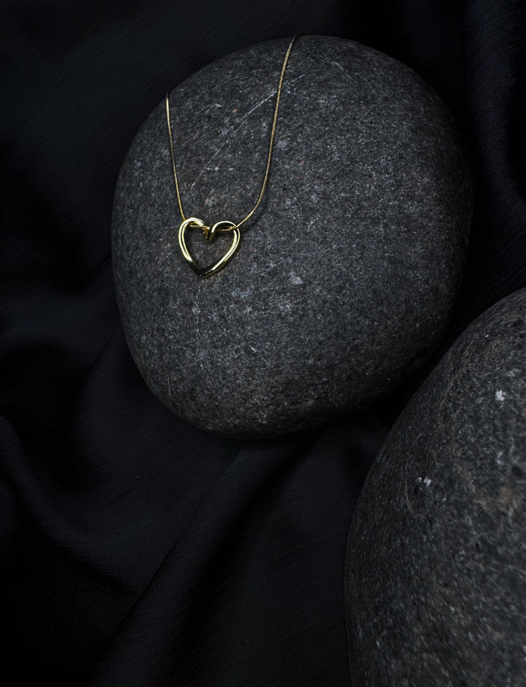 Minimalist Anti Tarnish Gold Heart Pendant Necklace – Elegant Everyday Jewellery for Women
