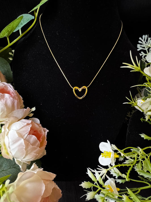 Minimalist Anti Tarnish Gold Heart Pendant Necklace – Elegant Everyday Jewellery for Women