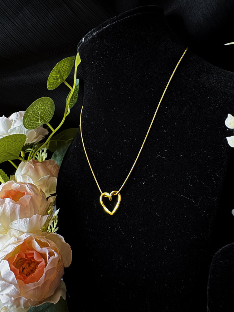 Minimalist Anti Tarnish Gold Heart Pendant Necklace – Elegant Everyday Jewellery for Women