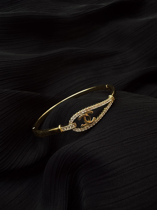 Elegant Anti-Tarnish Gold Bracelet – Minimal Luxury Daily Wear
